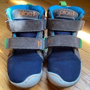 Plae 8.5 kids hightops